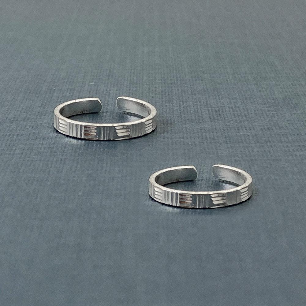Fourseven Faceted Silver Strands Toe Ring Set TR-0062-SI-S Base-Image