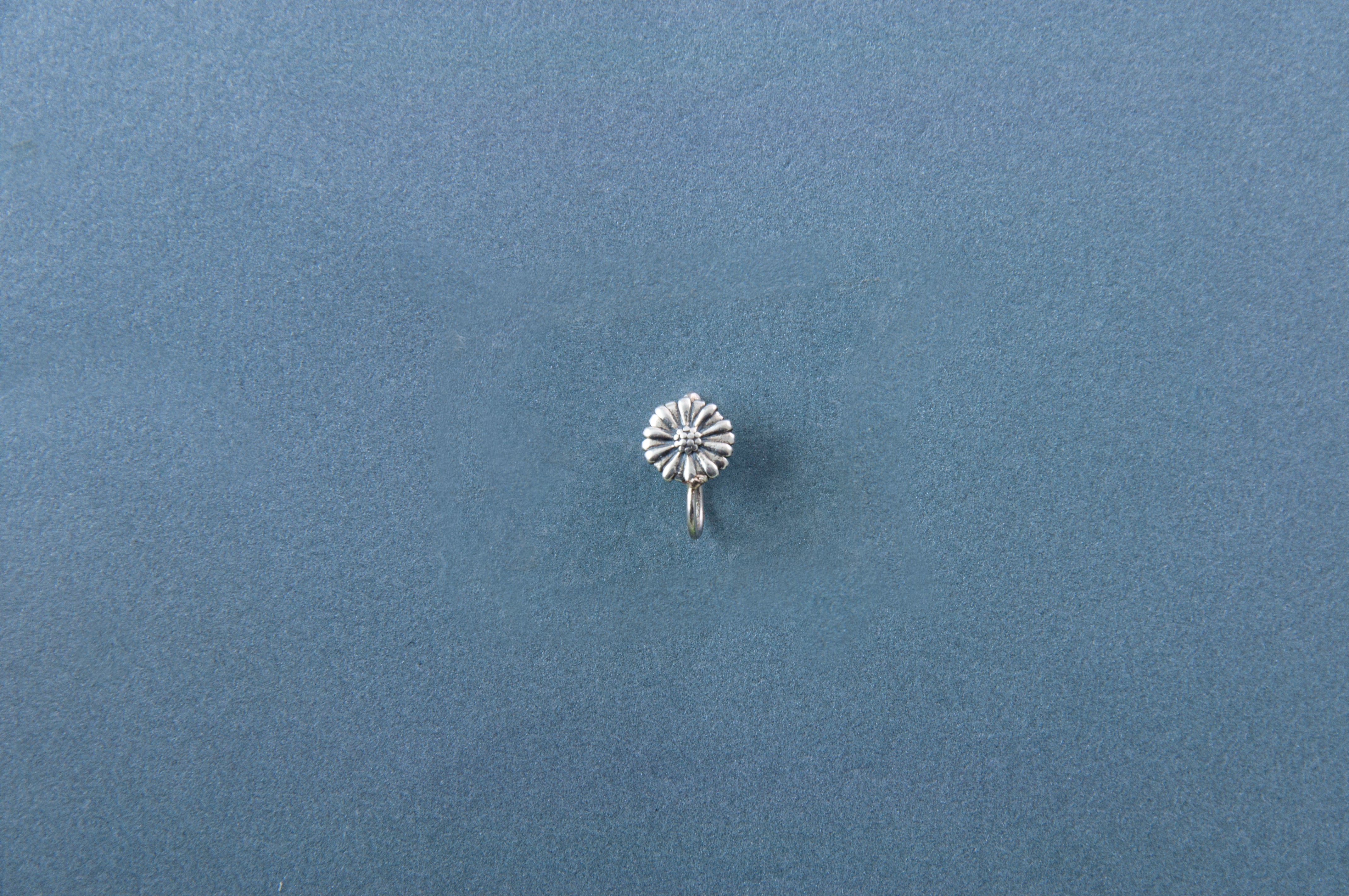 Daisy Clip-on Silver Nose Pin