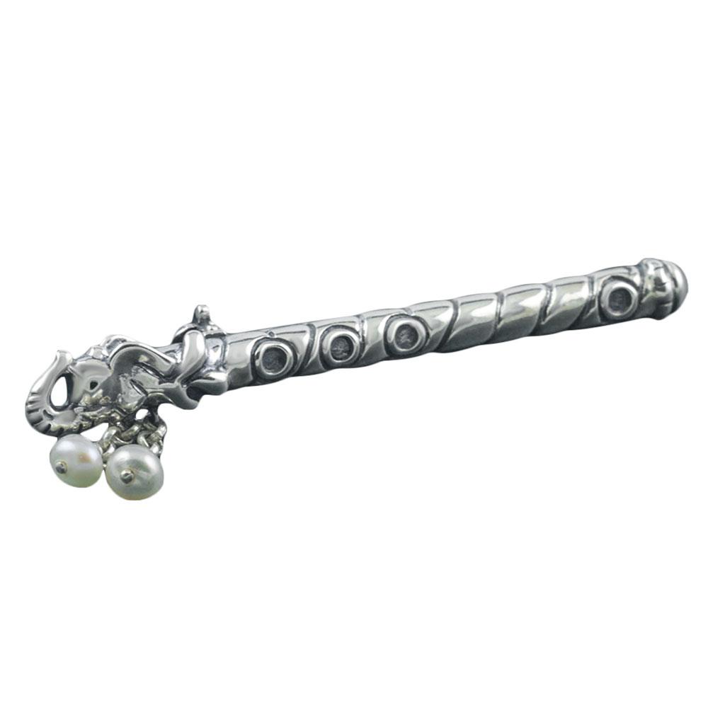 Fourseven Kanha Bansuri Flute Brooch BR-69-SP-S White-BG-Image