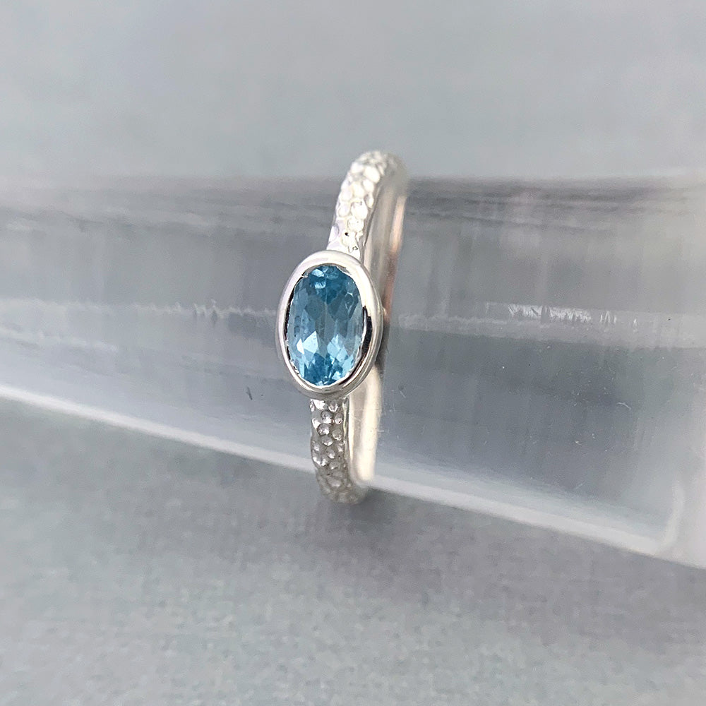 Sandhya Textured Silver Gemstone Ring in Oval in Blue Topaz